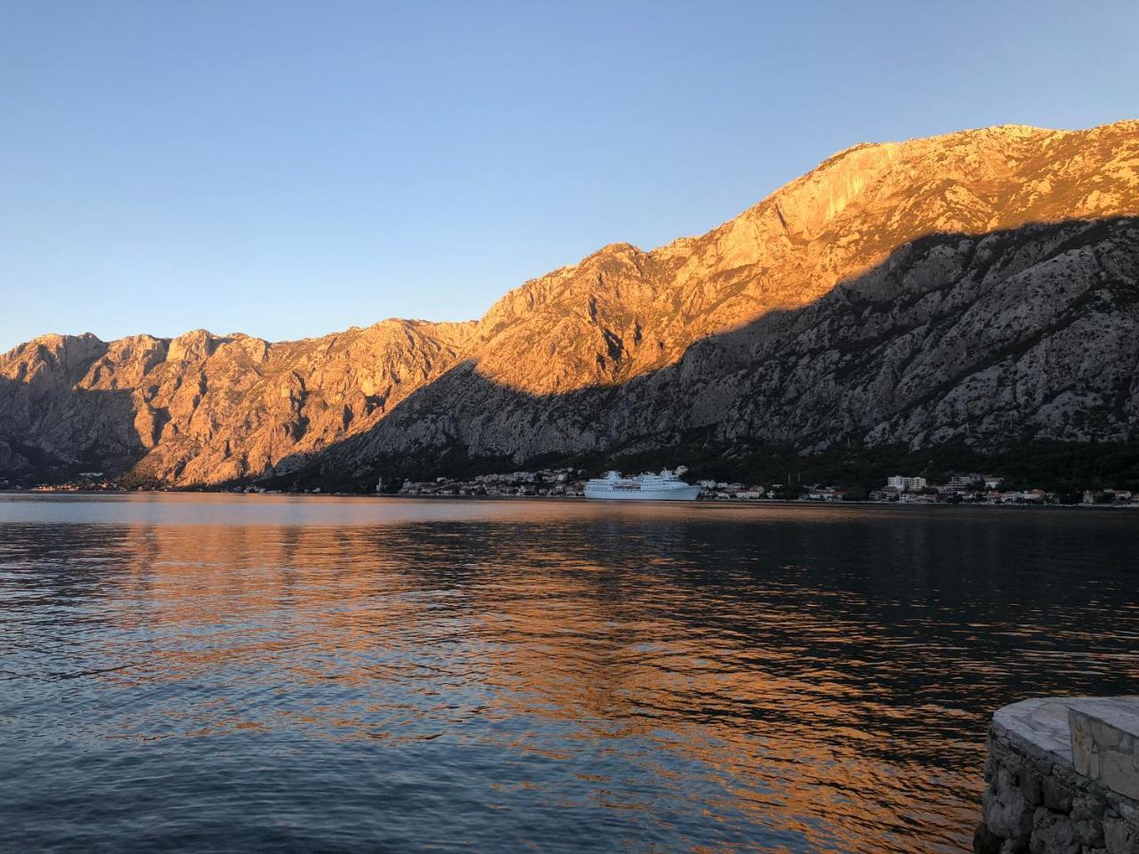 Palazzo Sbutega Panzió Kotor Kültér fotó